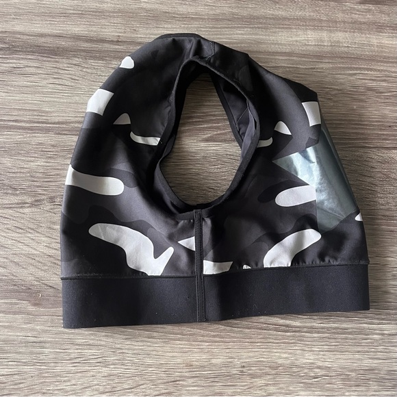 Ultracor knockout black camo star cropped tank/ sports bra top - Picture 7 of 7